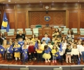 Në prag të 11-vjetorit të shpalljes së pavarësisë, qindra fëmijë vizituan Kuvendin